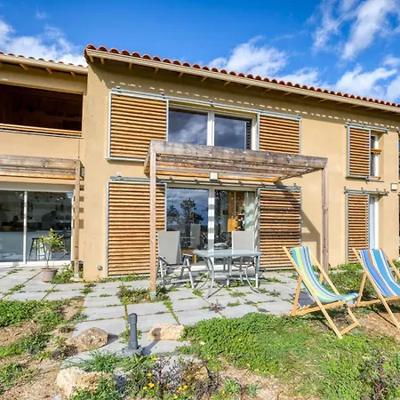 Maison Spacieuse Avec Vue Degagee Roquessels