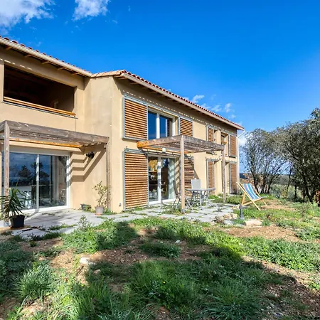 Maison Spacieuse Avec Vue Degagee Roquessels