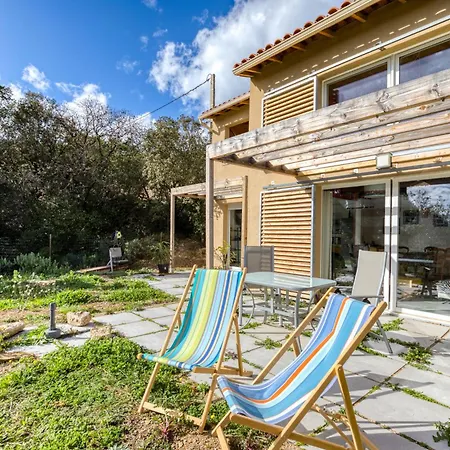 Maison Spacieuse Avec Vue Degagee Roquessels