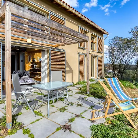Maison Spacieuse Avec Vue Degagee Roquessels