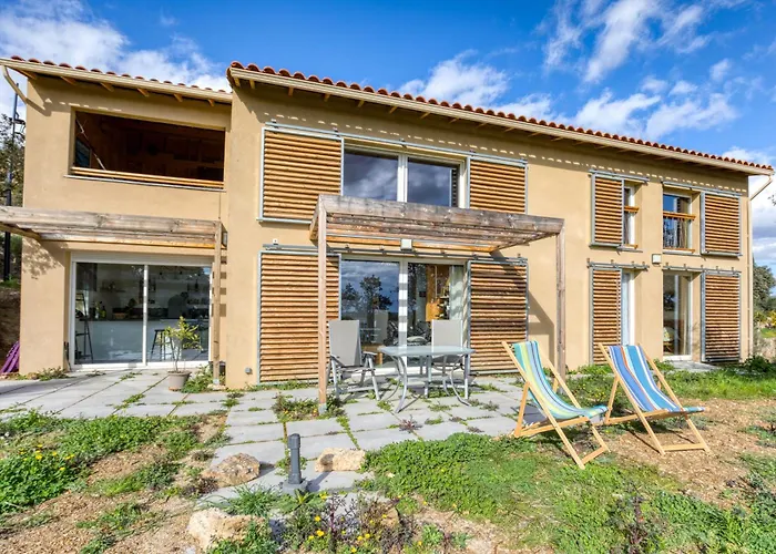 Maison Spacieuse Avec Vue Degagee Roquessels