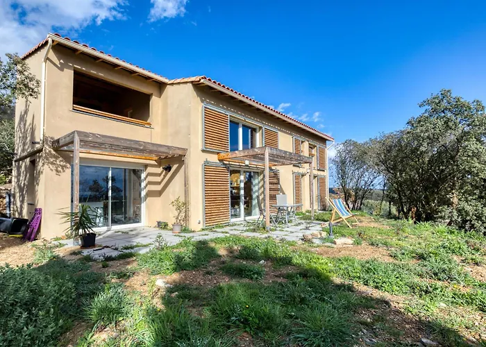 Maison Spacieuse Avec Vue Degagee Roquessels