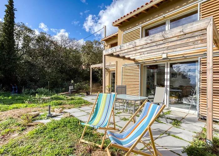 Maison Spacieuse Avec Vue Degagee Roquessels