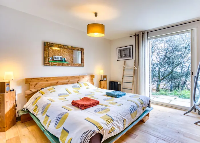 Maison Spacieuse Avec Vue Degagee Roquessels